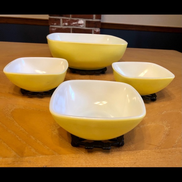 Pyrex Dining Vintage 95s Pyrex Salad Bowl W Three Bowls Poshmark